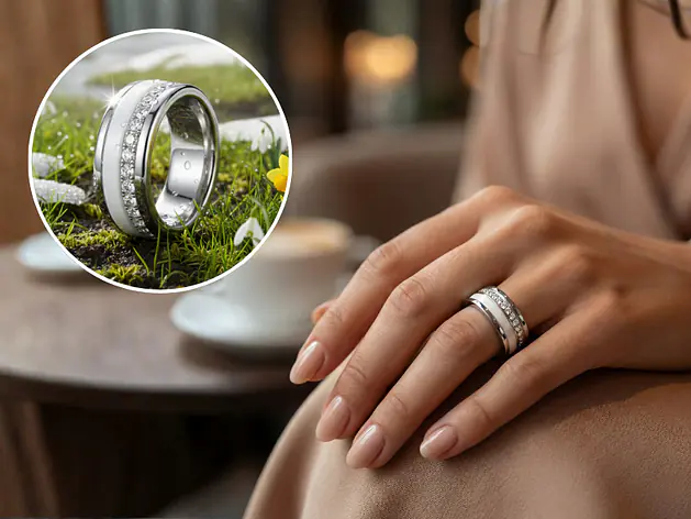 Shiny Love mood Ring