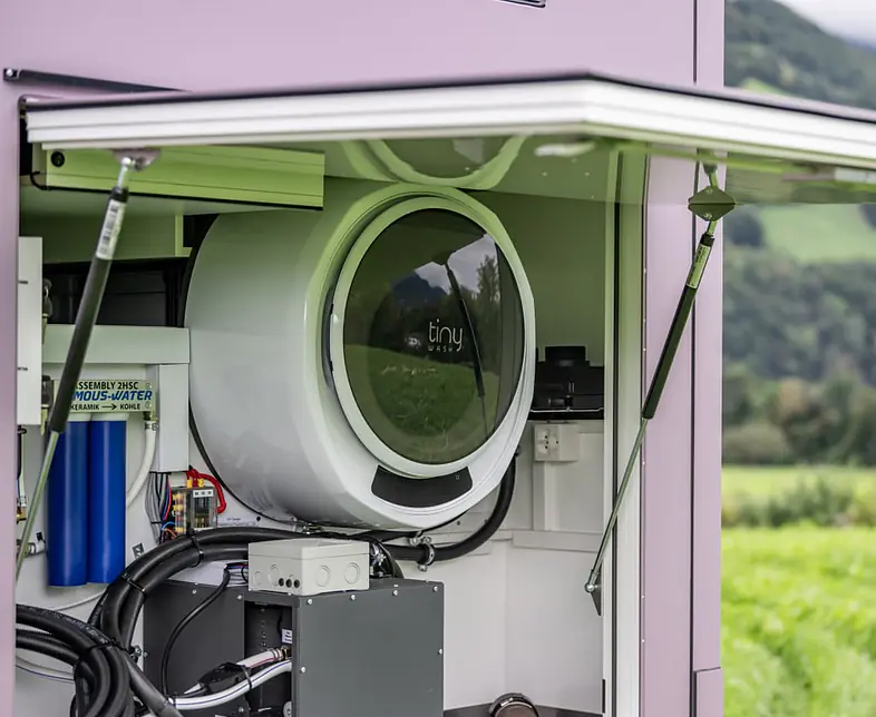 20x30_CocoonVan_AMMANN_20250922-9384.jpg