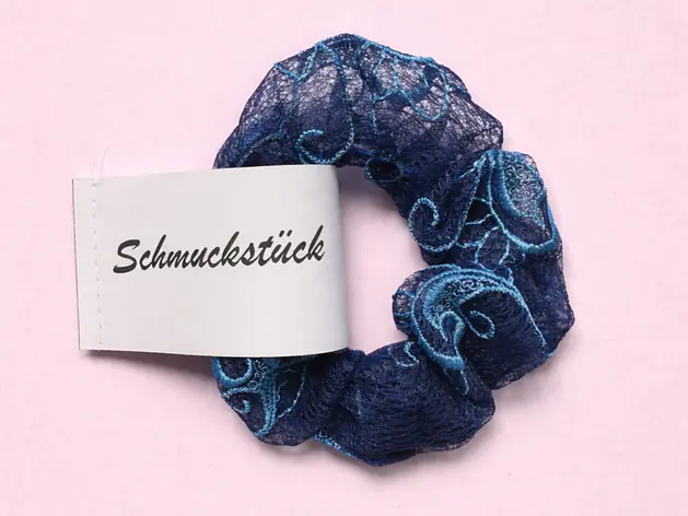 Stickerei-Scrunchie
