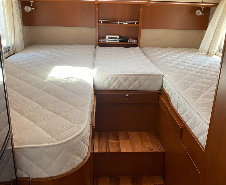 Caravan (4).jpg